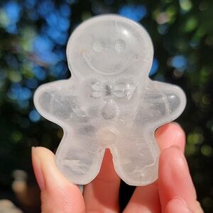 (B) NEW 2.27" x 2" CLEAR QUARTZ GINGERBREAD MAN